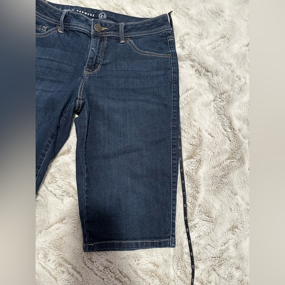 W62 Curvy Fit Bermuda Dark Blue Demin Jean Shorts - Picture 6 of 13